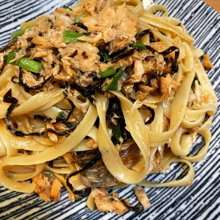 シャケ&ツナ&塩昆布で作る和風パスタ